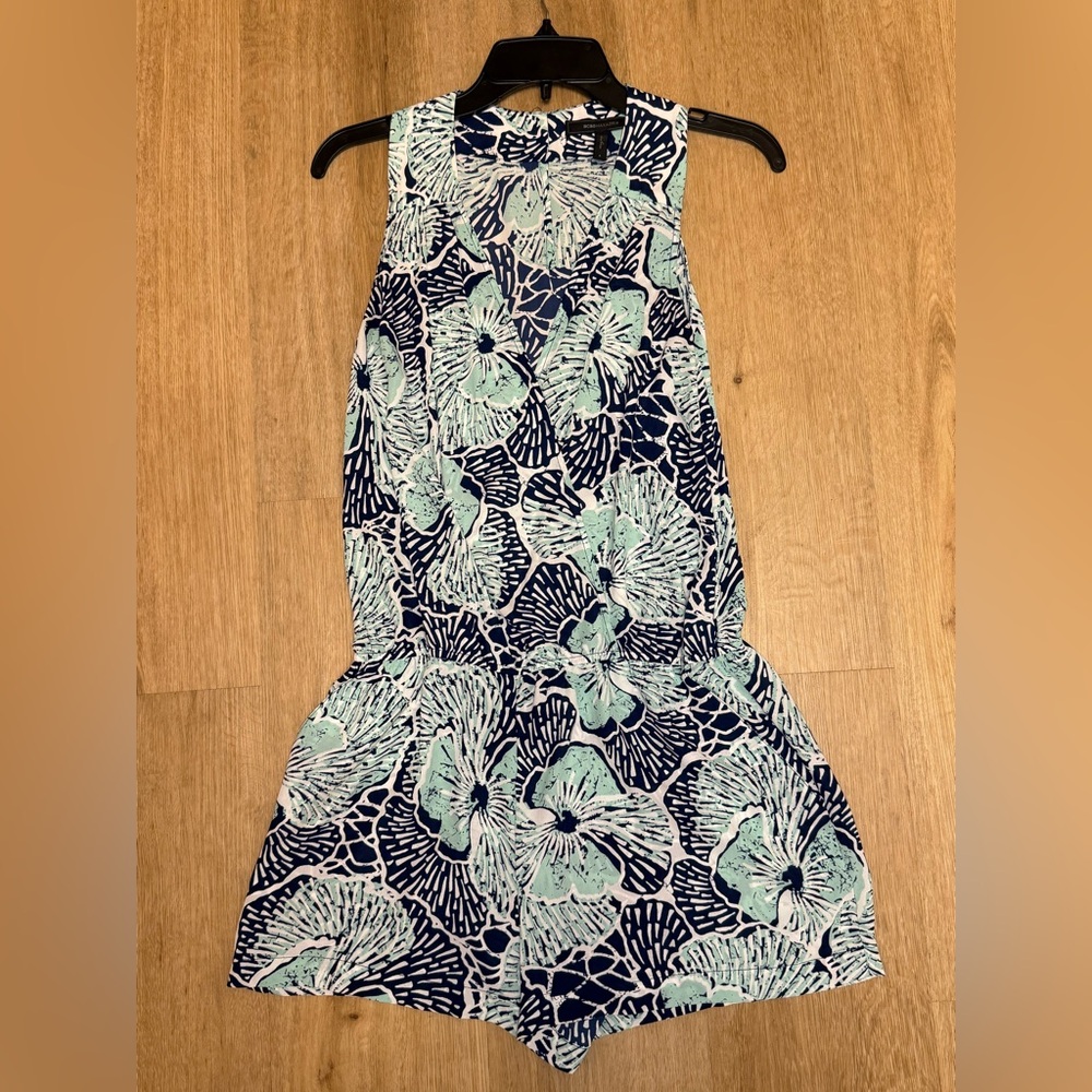 BCBGMAXAZRIA cute lightweight Floral/Beachy Romper in Navy and Teal Sz Small